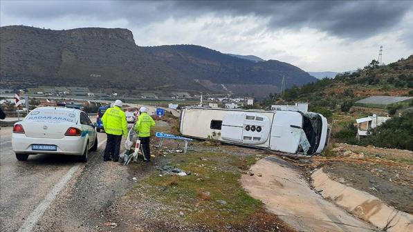 Akkuyu Nükleer Santrali işçilerini taşıyan otobüs kaza yaptı, 40 işçi yaralı