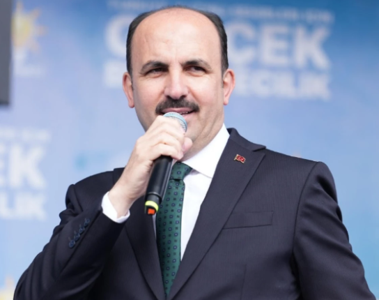 BAŞKAN ALTAY ÖĞRENCİLERE YILLIK 126,5 MİLYON TL DESTEKTE BULUNUYOR