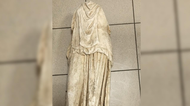 2.000 YILLIK HEYKEL ÇÖP POŞETİNDE BULUNDU