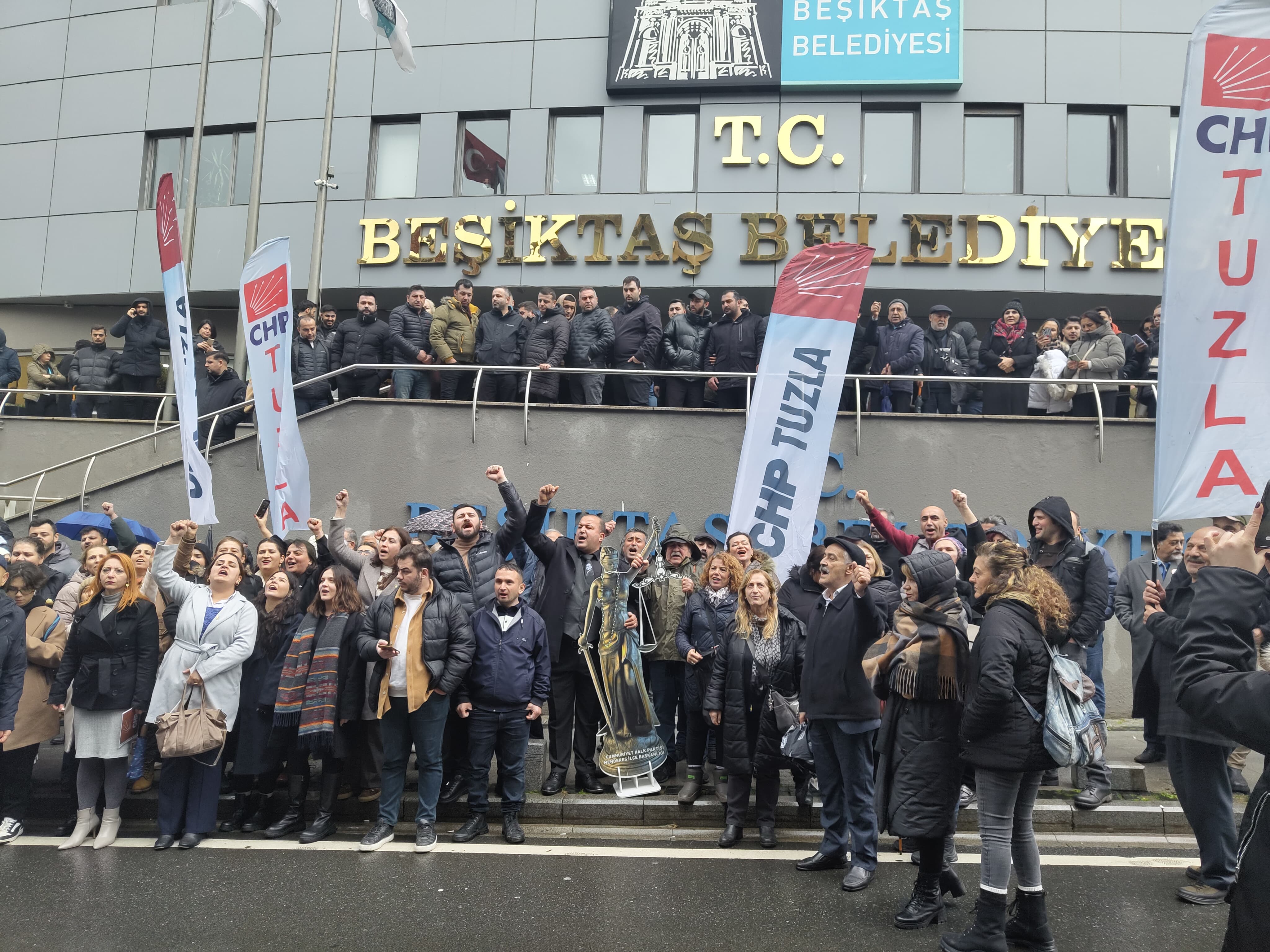 EYLEM SIRASINDA ÇADIR KAVGASI