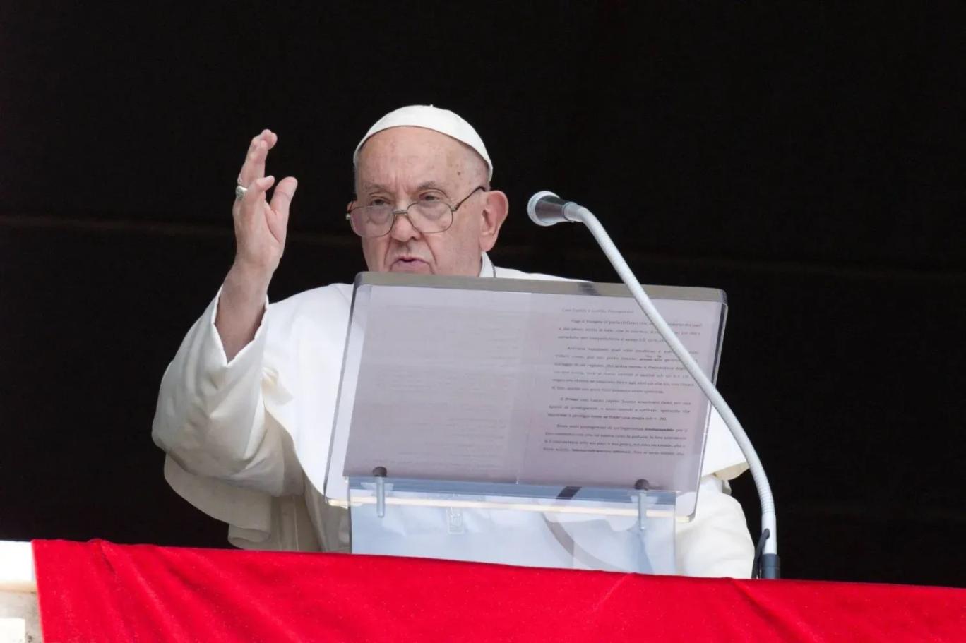 PAPA: TRUMP'IN GÖÇMENLERİ SINIR DIŞI ETMESİ 