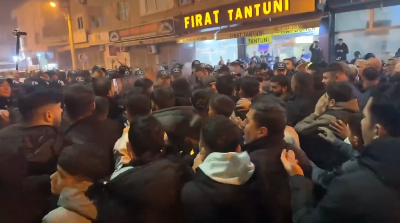 PKK SEMPATİZANLARI MERSİN’İ BİRBİRİNE KATTI