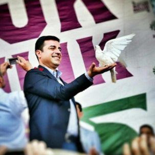 SELAHATTİN DEMİRTAŞ: “KÜRTLERİN ÇOĞUNUN YÖNÜ DE YÜZÜ DE TÜRKİYE'YE DÖNÜKTÜR”