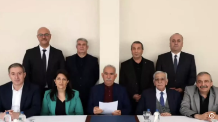 ÖCALAN: “TÜM GRUPLAR SİLAHLARI BIRAKSIN, KENDİLERİNİ FESHETSİN”