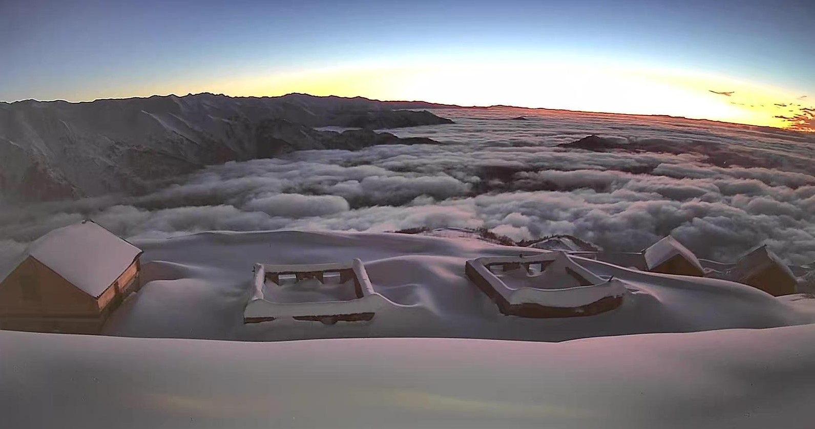 3 bin metre yükseklikteki Büyük Yayla’dan kar manzaraları