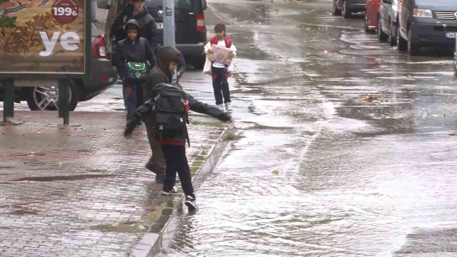 Anadolu yakasında yağmur ve lodos etkisini gösteriyor