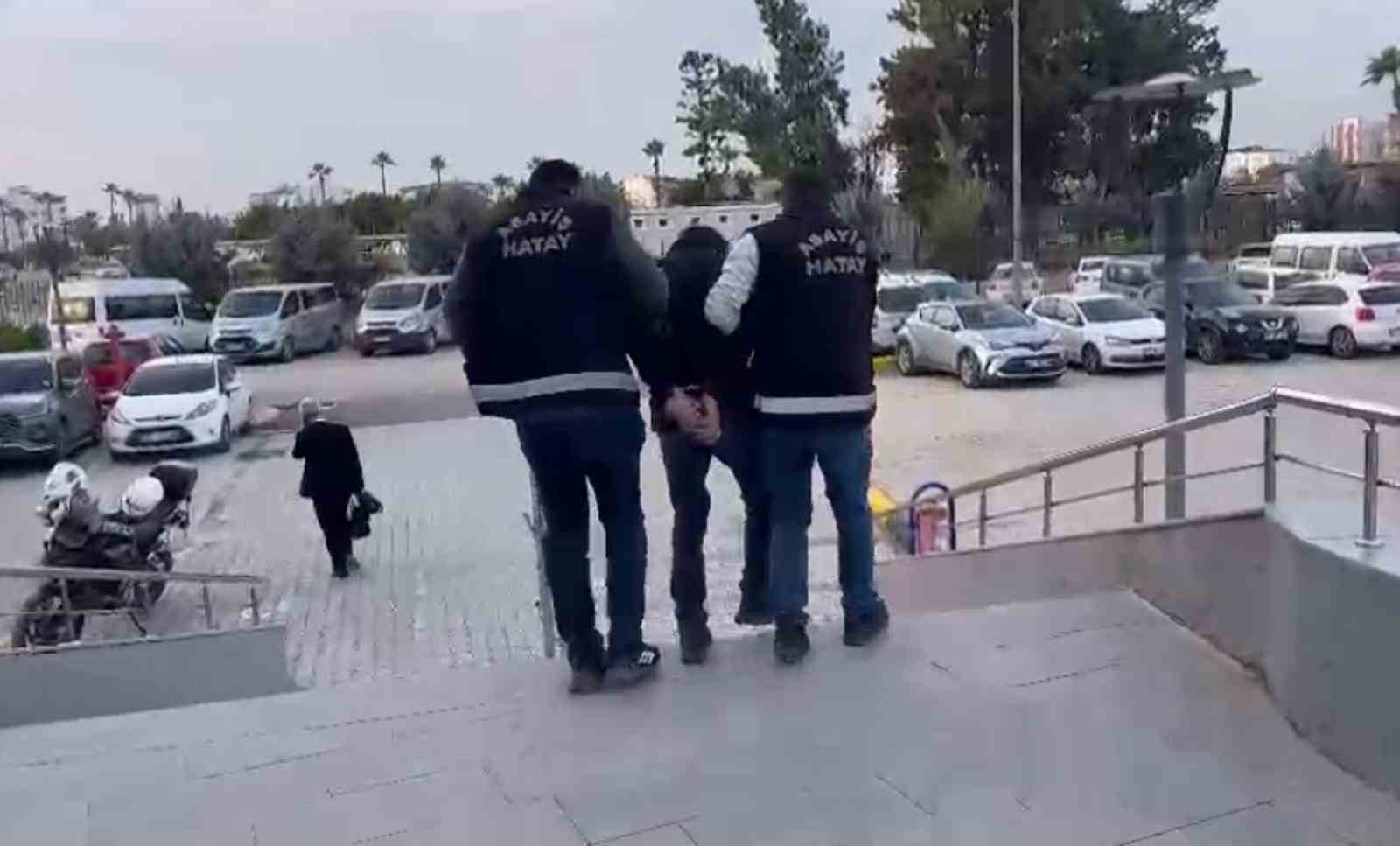 Arsuz’da 7 yıl 2 ay kesinleşmiş hapis cezasıyla aranan şahıs yakalandı