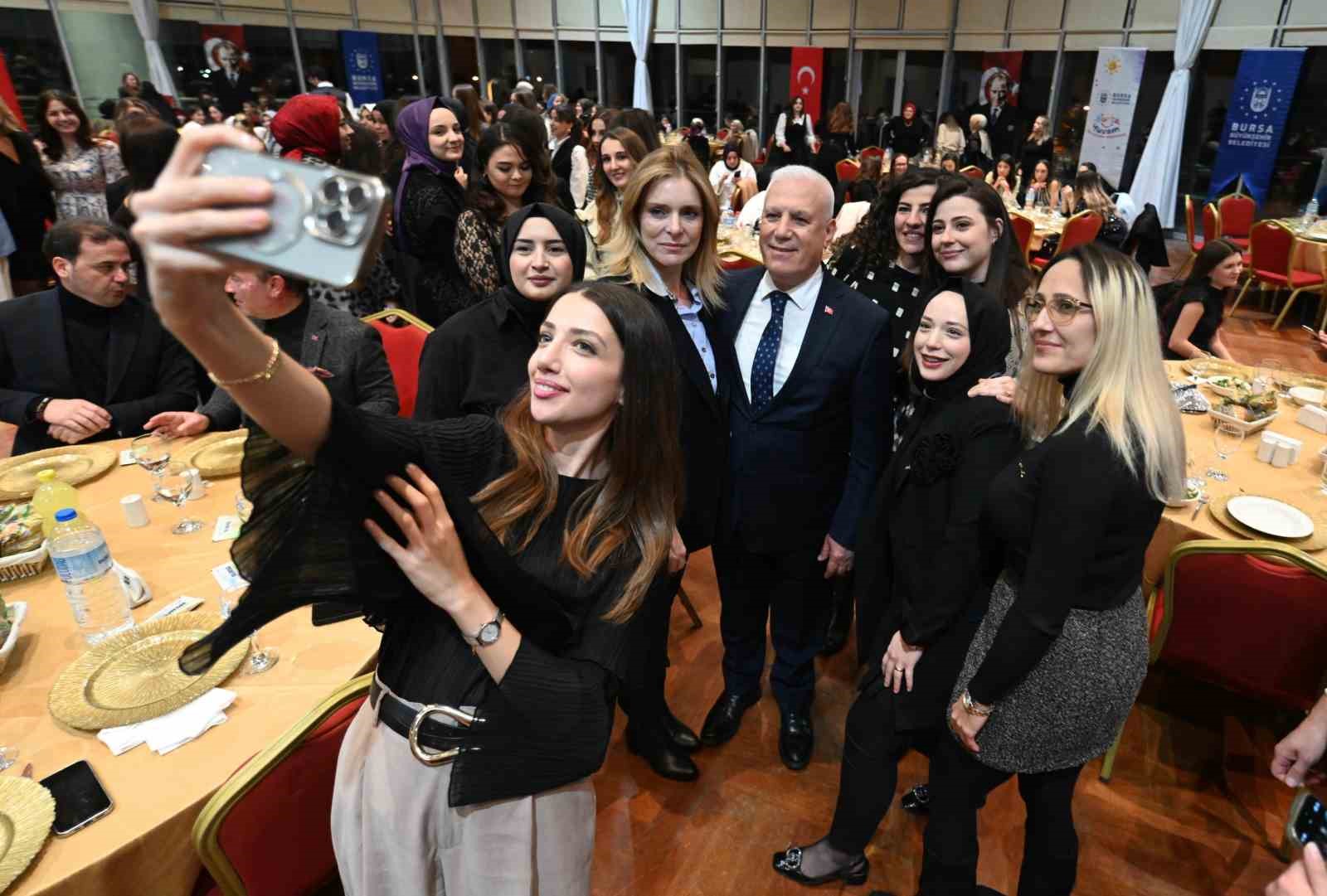 Başkan Bozbey: "Özverili eğitimcilerle Bursa’nın ve çocukların geleceği emin ellerde"