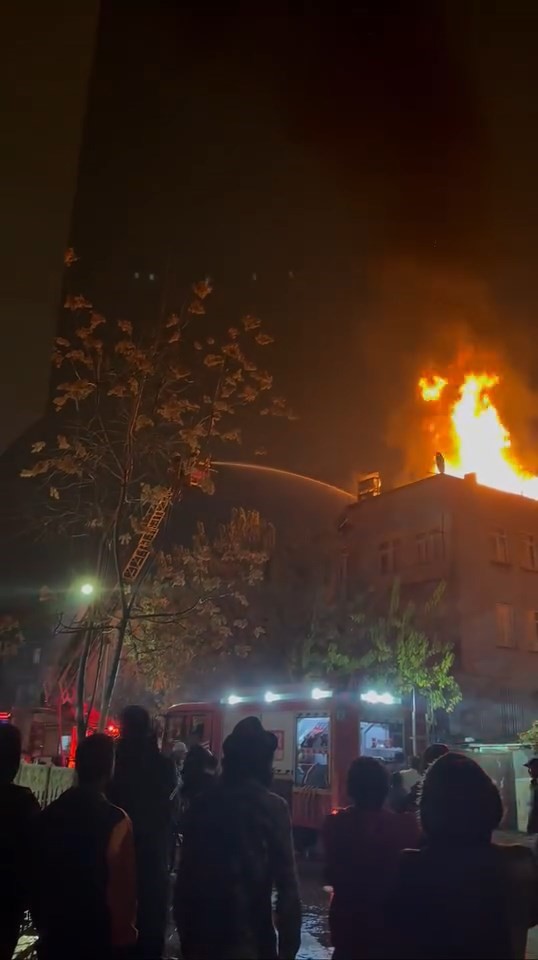 Elazığ’da çatı yangını