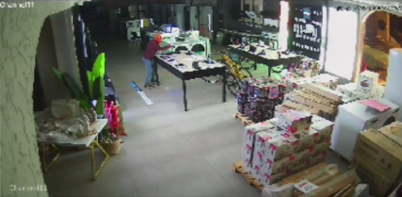 Gece vakti çalıntı kamyonetle 3,5 milyon liralık hırsızlık