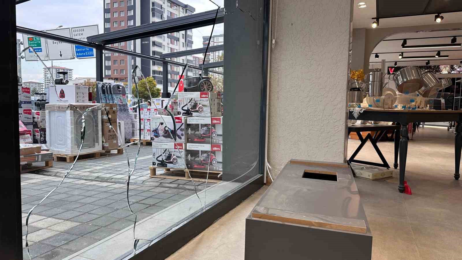 Gece vakti çalıntı kamyonetle 3,5 milyon liralık hırsızlık