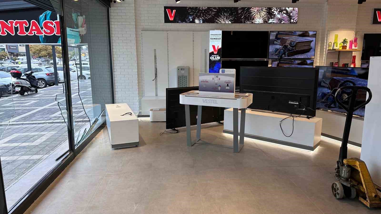 Gece vakti çalıntı kamyonetle 3,5 milyon liralık hırsızlık