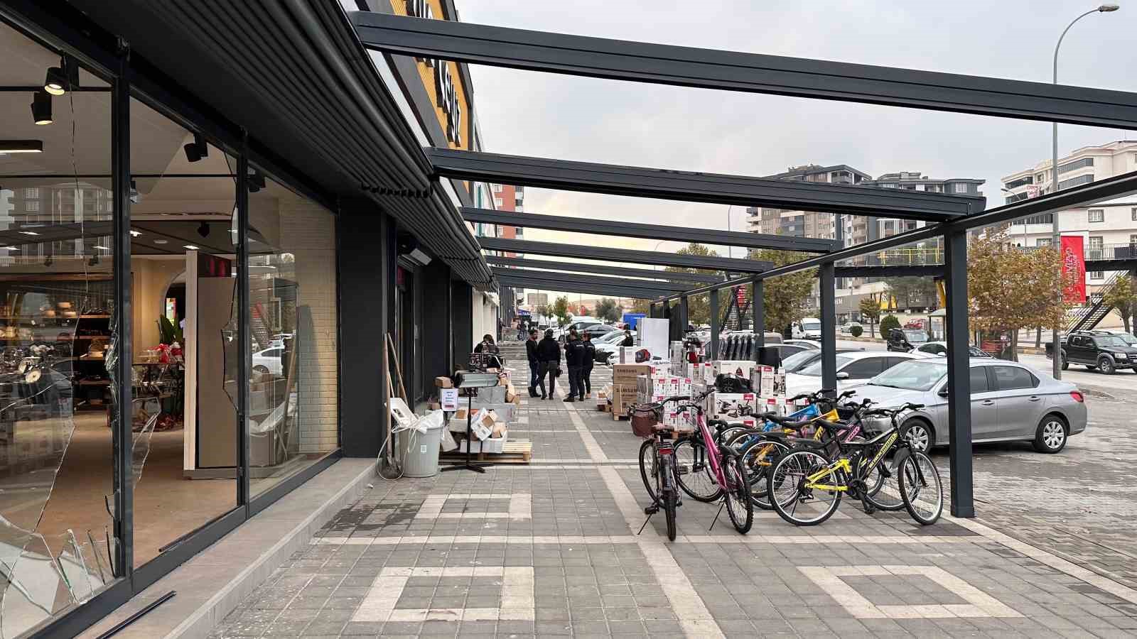 Gece vakti çalıntı kamyonetle 3,5 milyon liralık hırsızlık