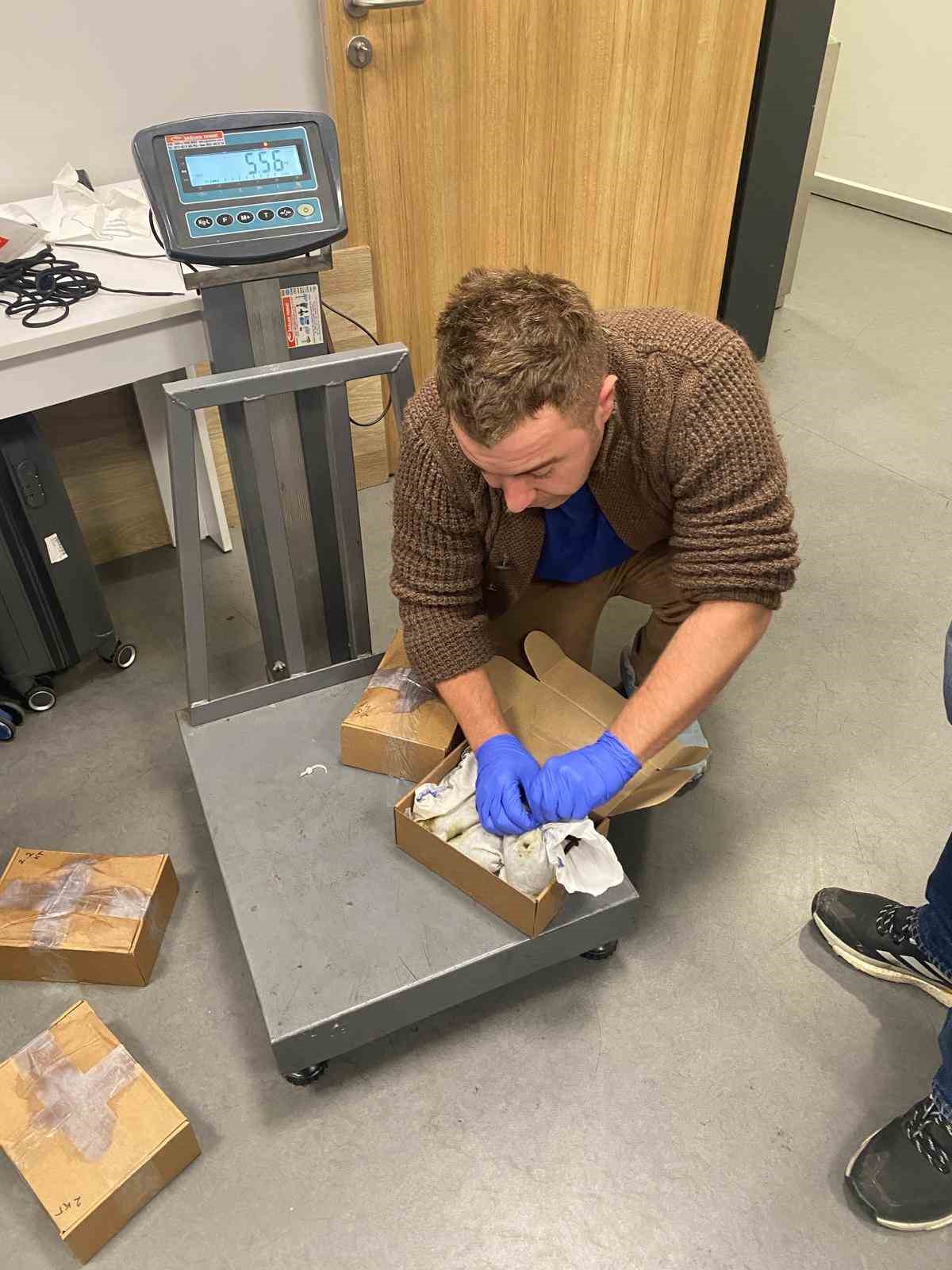 İstanbul Havalimanı’nda kaçak tıbbi sülük operasyonu