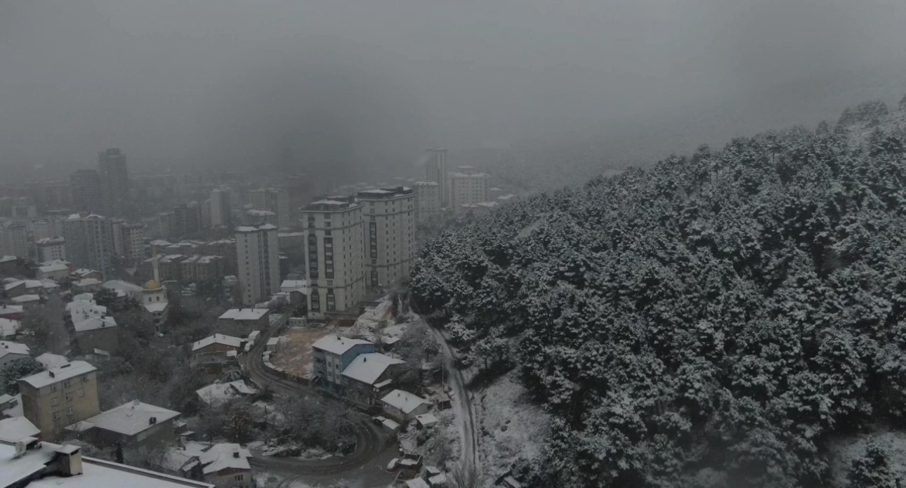 İstanbul’da kar yağışı havadan görüntülendi
