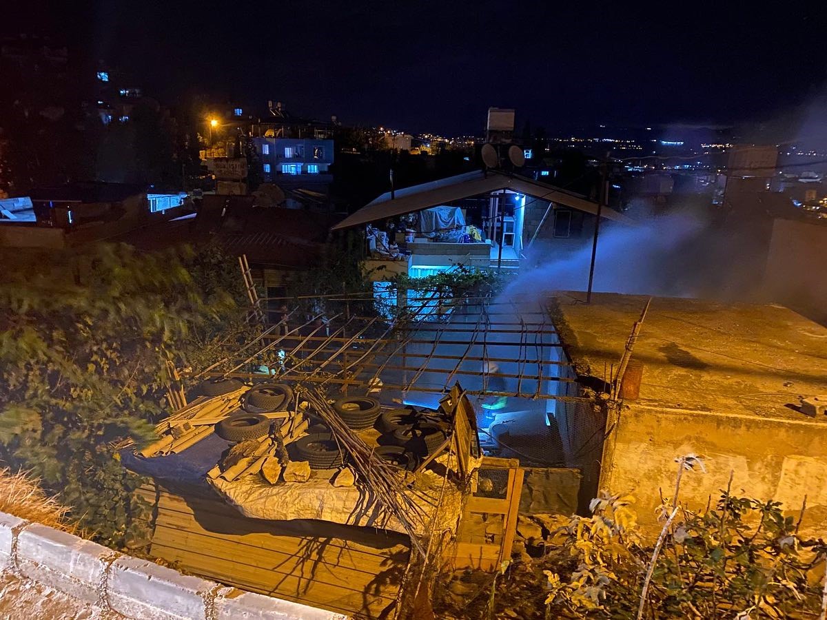 Kırıkhan’da evin odunluğu yandı