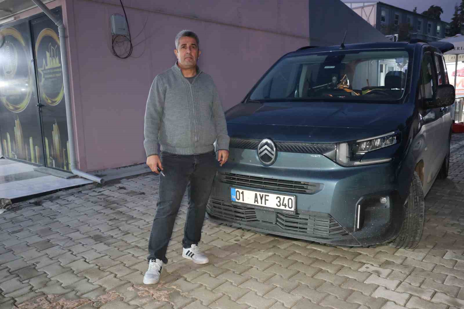 Sıfır olarak satın aldığı sıfır aracındaki lastik oyununu lastiğin patlamasıyla fark etti