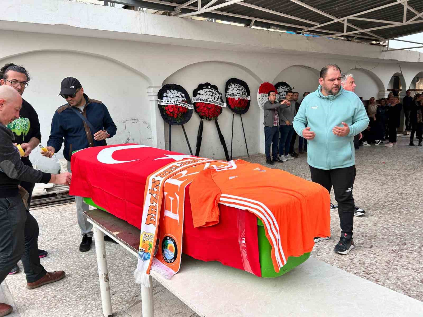 Sokak ortasında kurşunlanarak öldürülen teknik adam son yolculuğuna uğurlandı