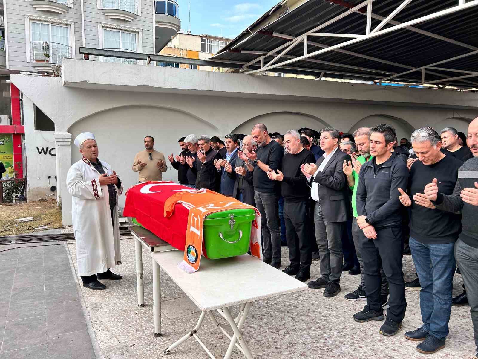 Sokak ortasında kurşunlanarak öldürülen teknik adam son yolculuğuna uğurlandı