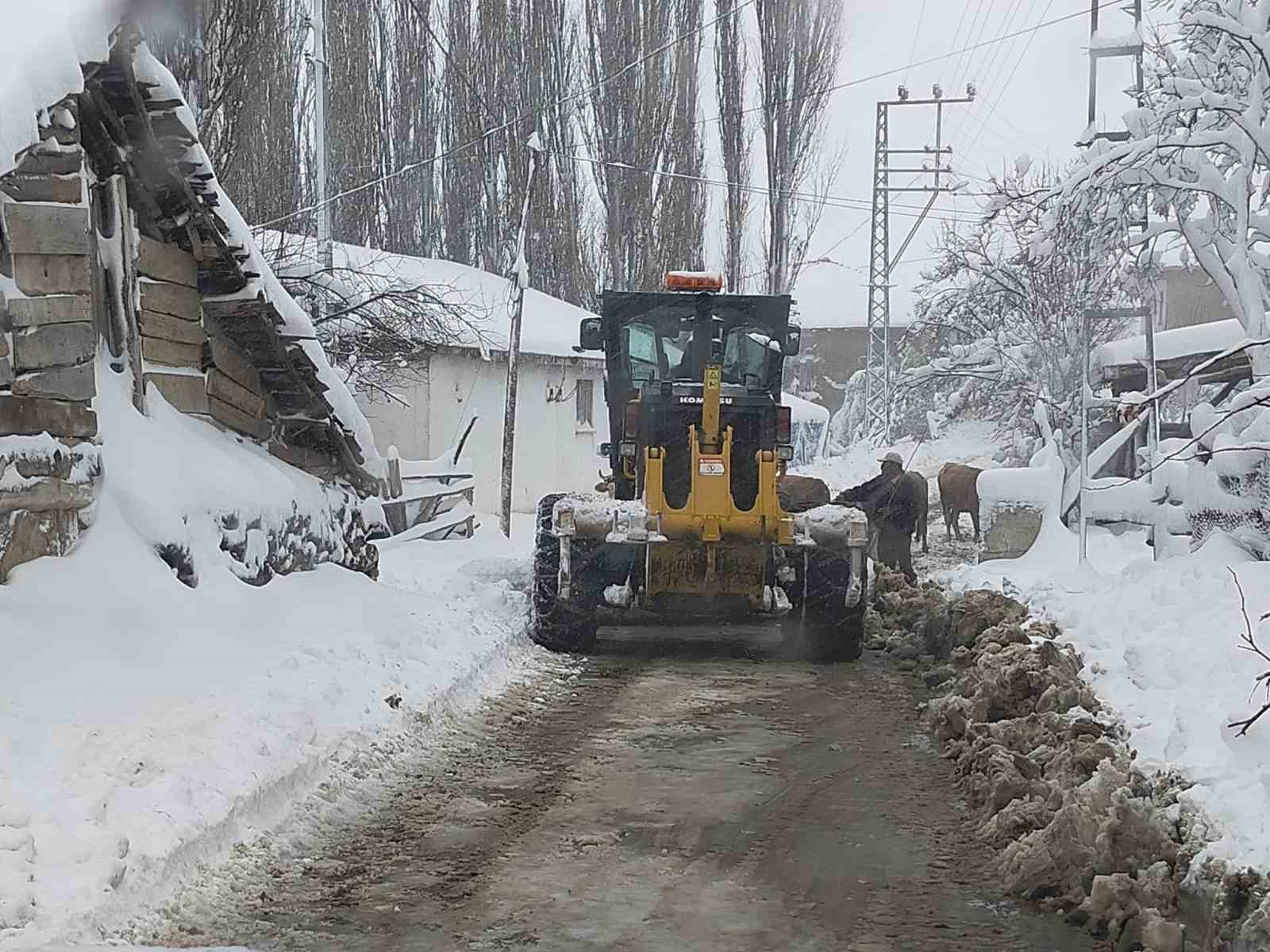 Tokat’ta kar timleri zorlu hava şartlarına karşı görev başında