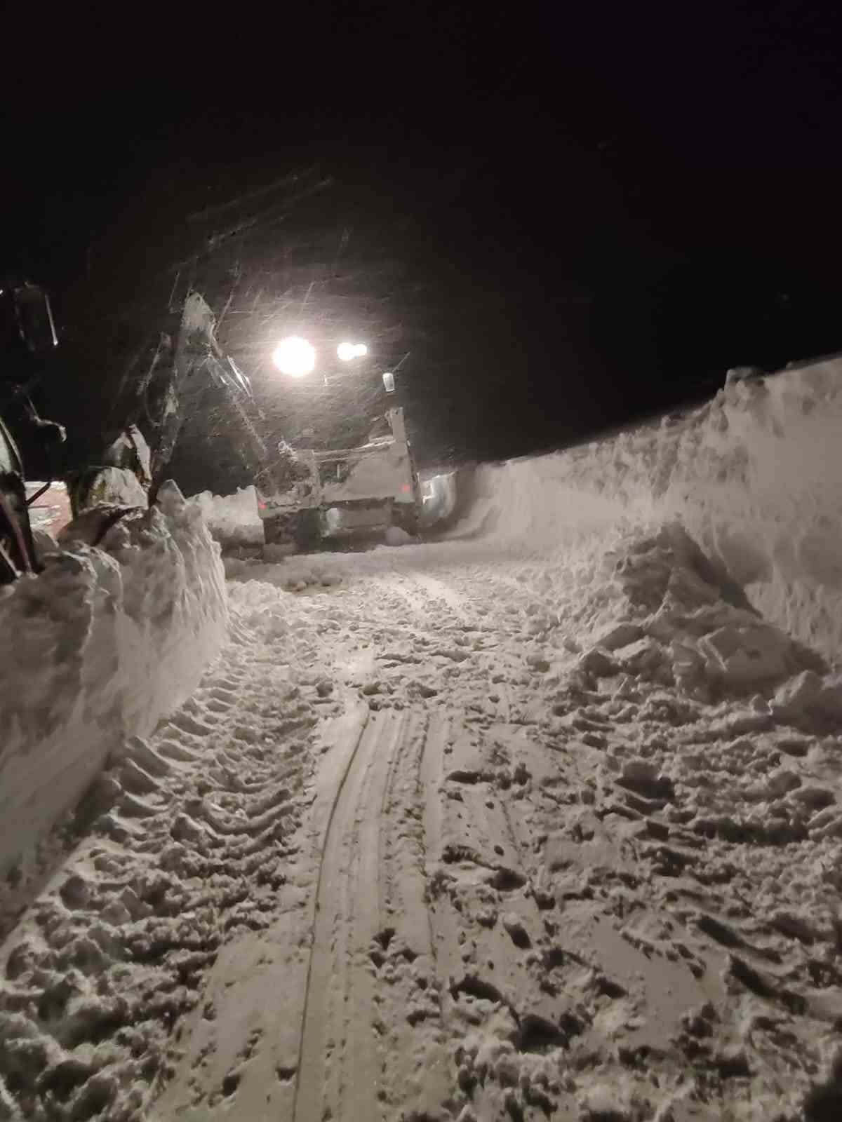 Tokat’ta kar timleri zorlu hava şartlarına karşı görev başında